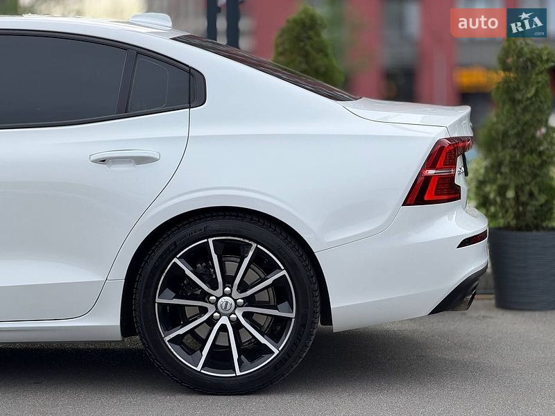 Седан Volvo S60 2019 в Киеве