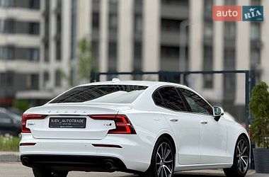 Седан Volvo S60 2019 в Киеве