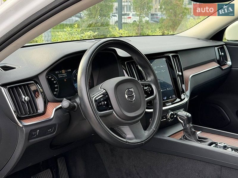 Седан Volvo S60 2019 в Киеве