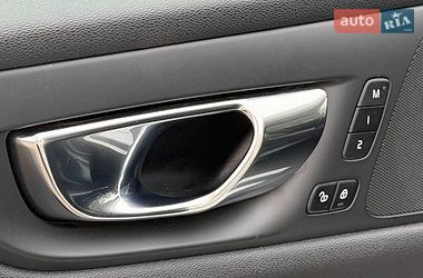 Седан Volvo S60 2019 в Киеве