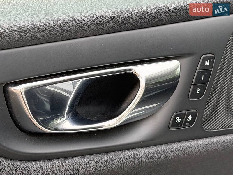 Седан Volvo S60 2019 в Киеве