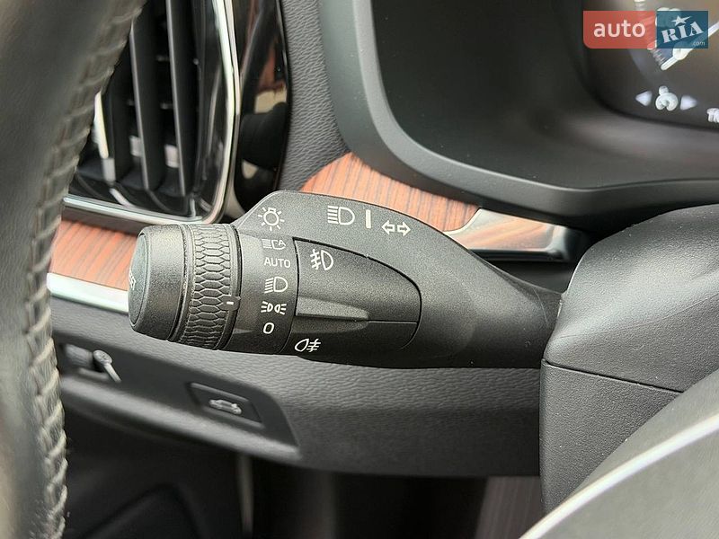 Седан Volvo S60 2019 в Киеве