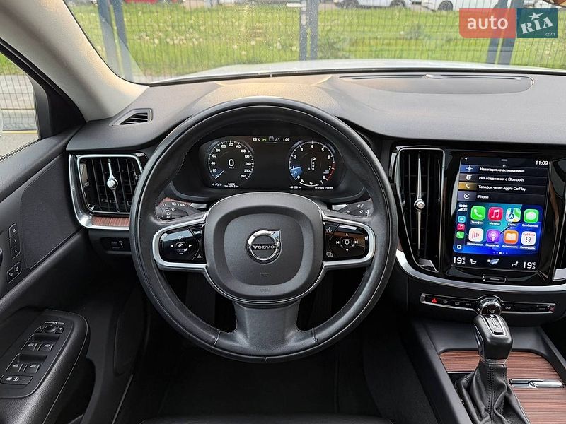 Седан Volvo S60 2019 в Киеве