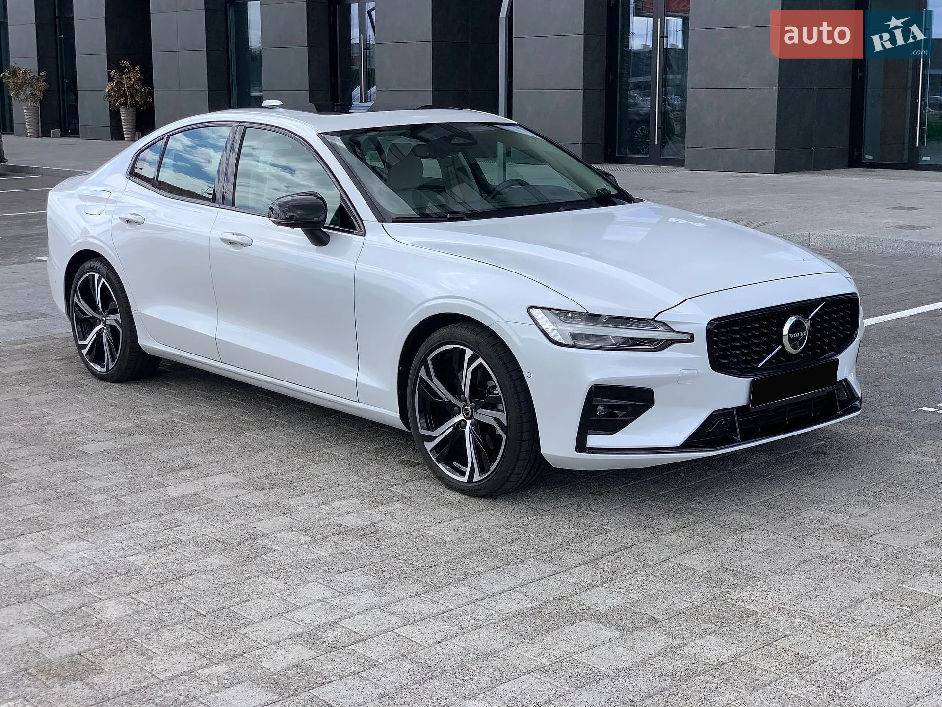 2023 Volvo S60 - фото 1