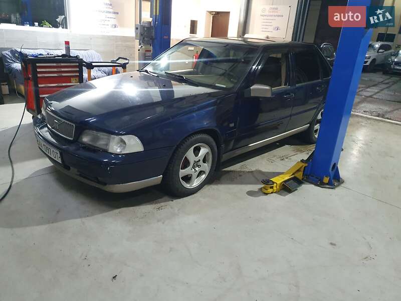 Седан Volvo S70 1997 в Глевасі