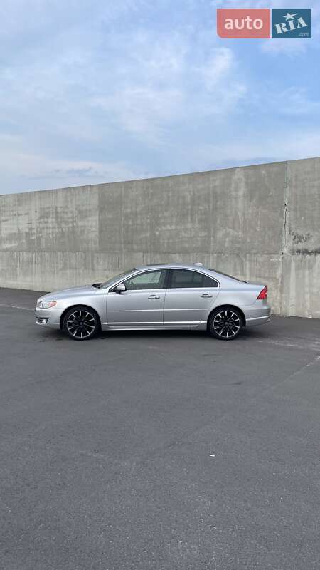 Седан Volvo S80 2015 в Львові