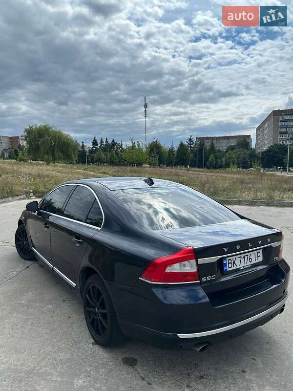 Седан Volvo S80 2015 в Вараші