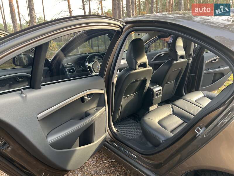 Седан Volvo S80 2014 в Сарнах