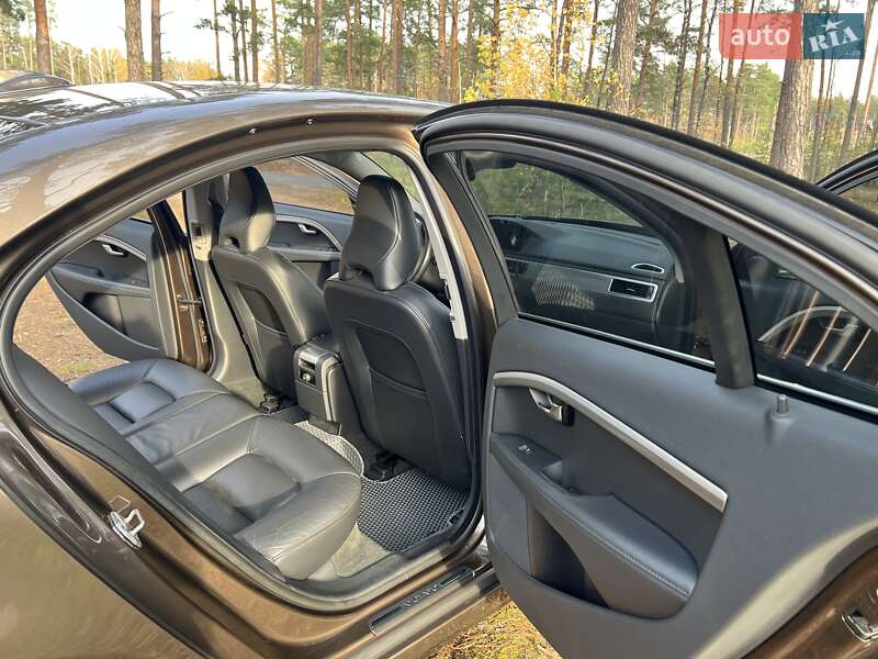 Седан Volvo S80 2014 в Сарнах