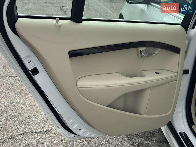 Седан Volvo S80 2015 в Львове