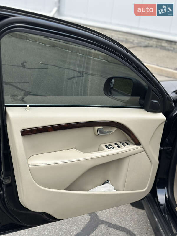 Седан Volvo S80 2010 в Киеве