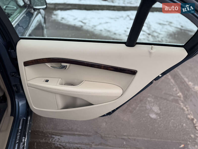 Седан Volvo S80 2012 в Ровно