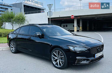 Седан Volvo S90 2017 в Киеве