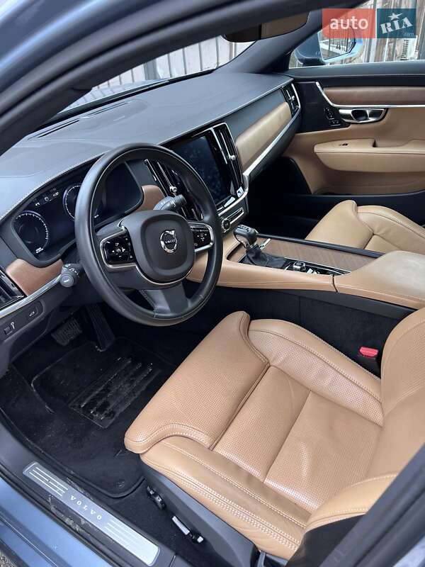 Седан Volvo S90 2019 в Киеве
