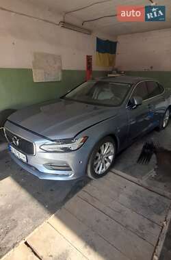 Седан Volvo S90 2016 в Горішніх Плавнях