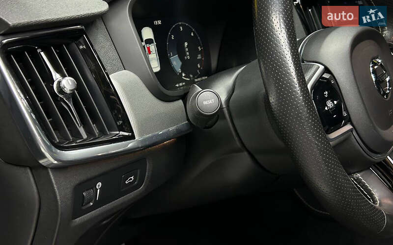 Седан Volvo S90 2017 в Черновцах