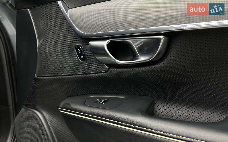 Седан Volvo S90 2017 в Черновцах