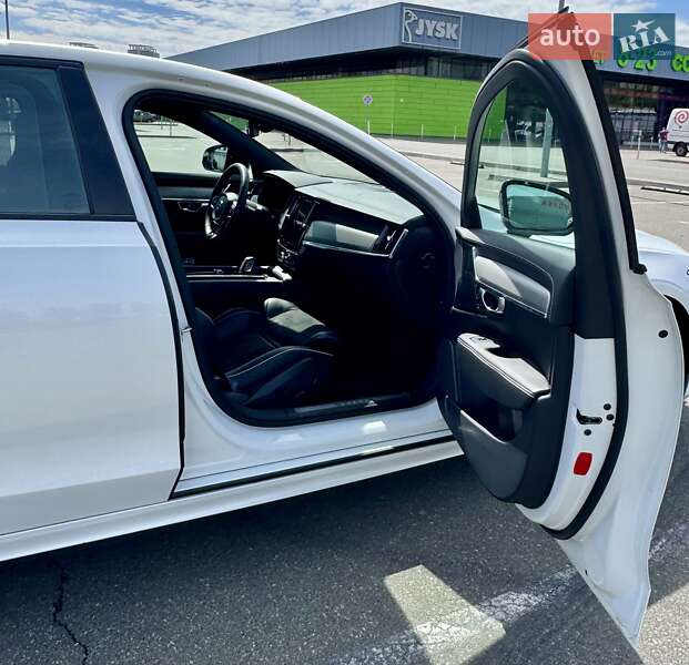 Седан Volvo S90 2021 в Киеве