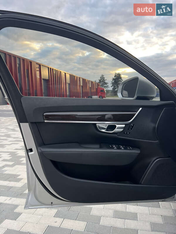 Седан Volvo S90 2018 в Львове