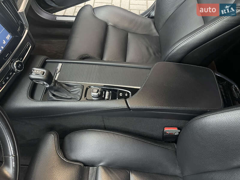 Седан Volvo S90 2017 в Чернівцях