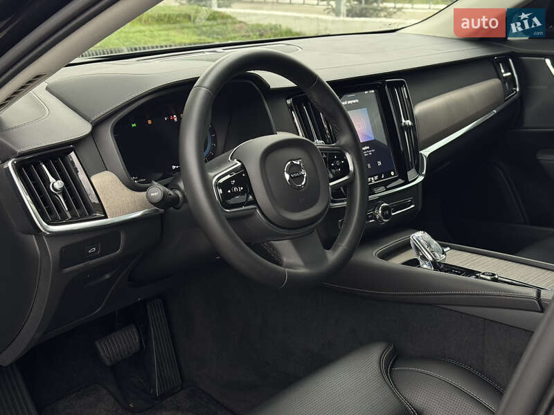 Седан Volvo S90 2023 в Києві