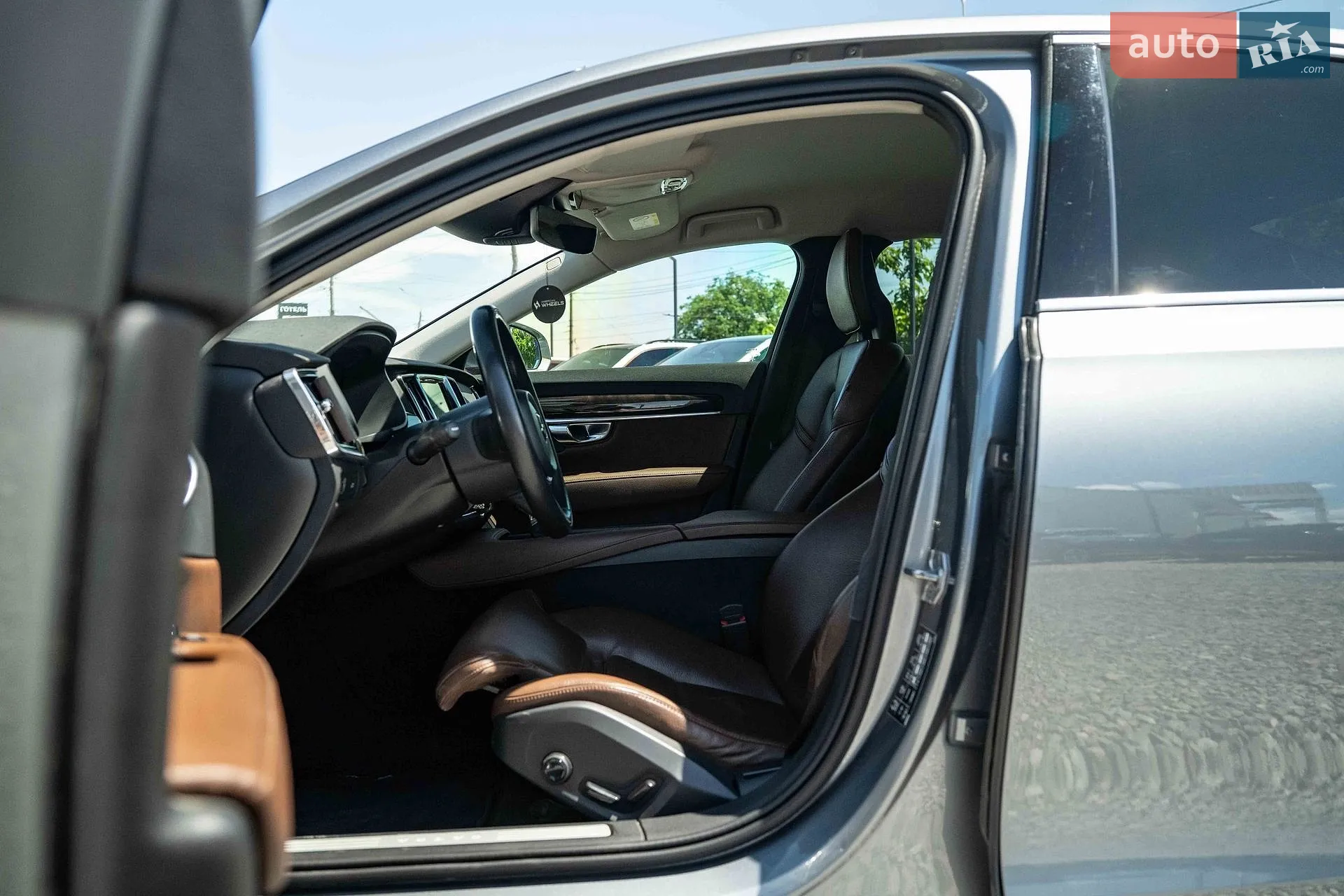 Volvo S90 2017 VIN LVYPS10BDJP038874 фото оголошення 19 з 48