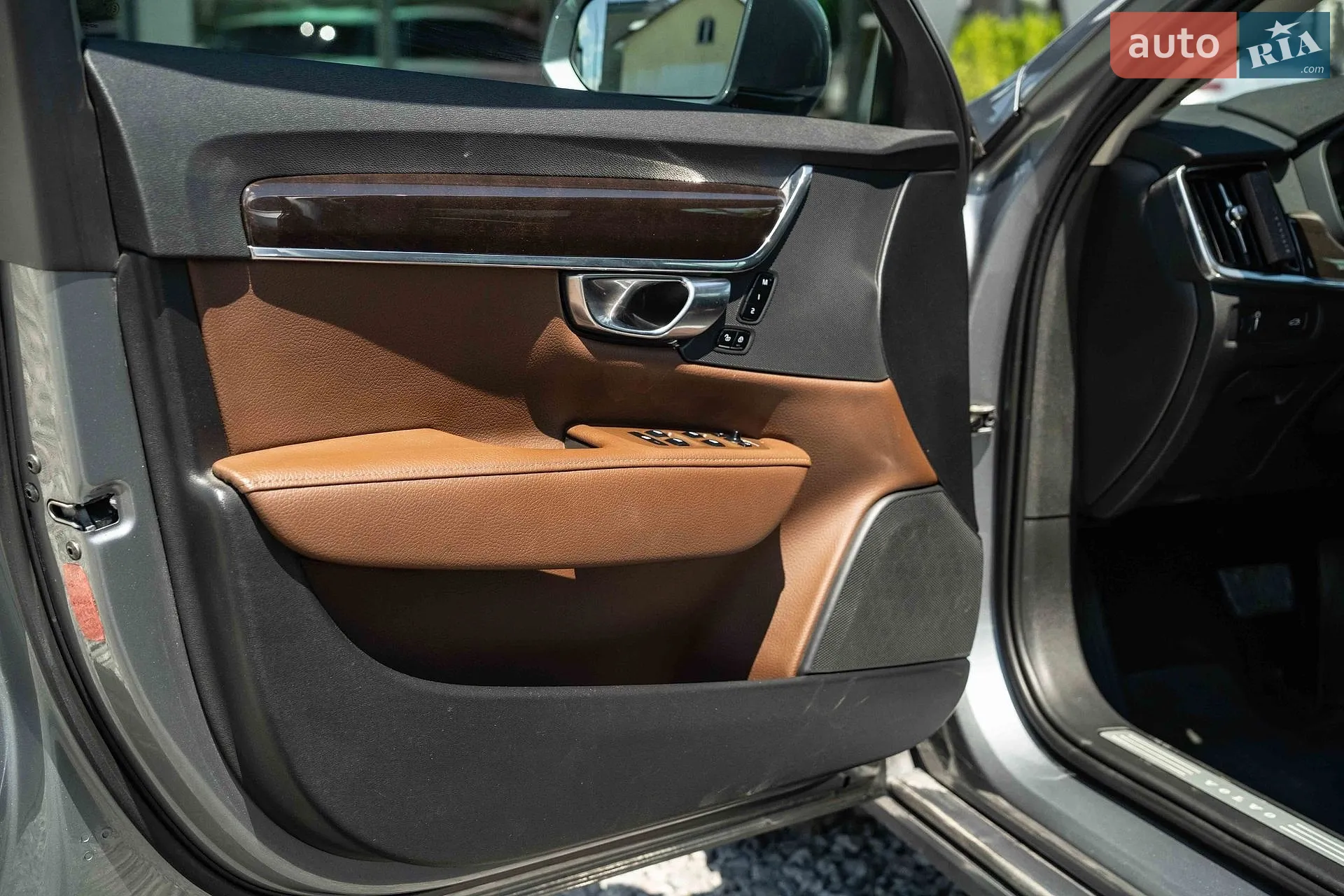 Volvo S90 2017 VIN LVYPS10BDJP038874 фото оголошення 44 з 48