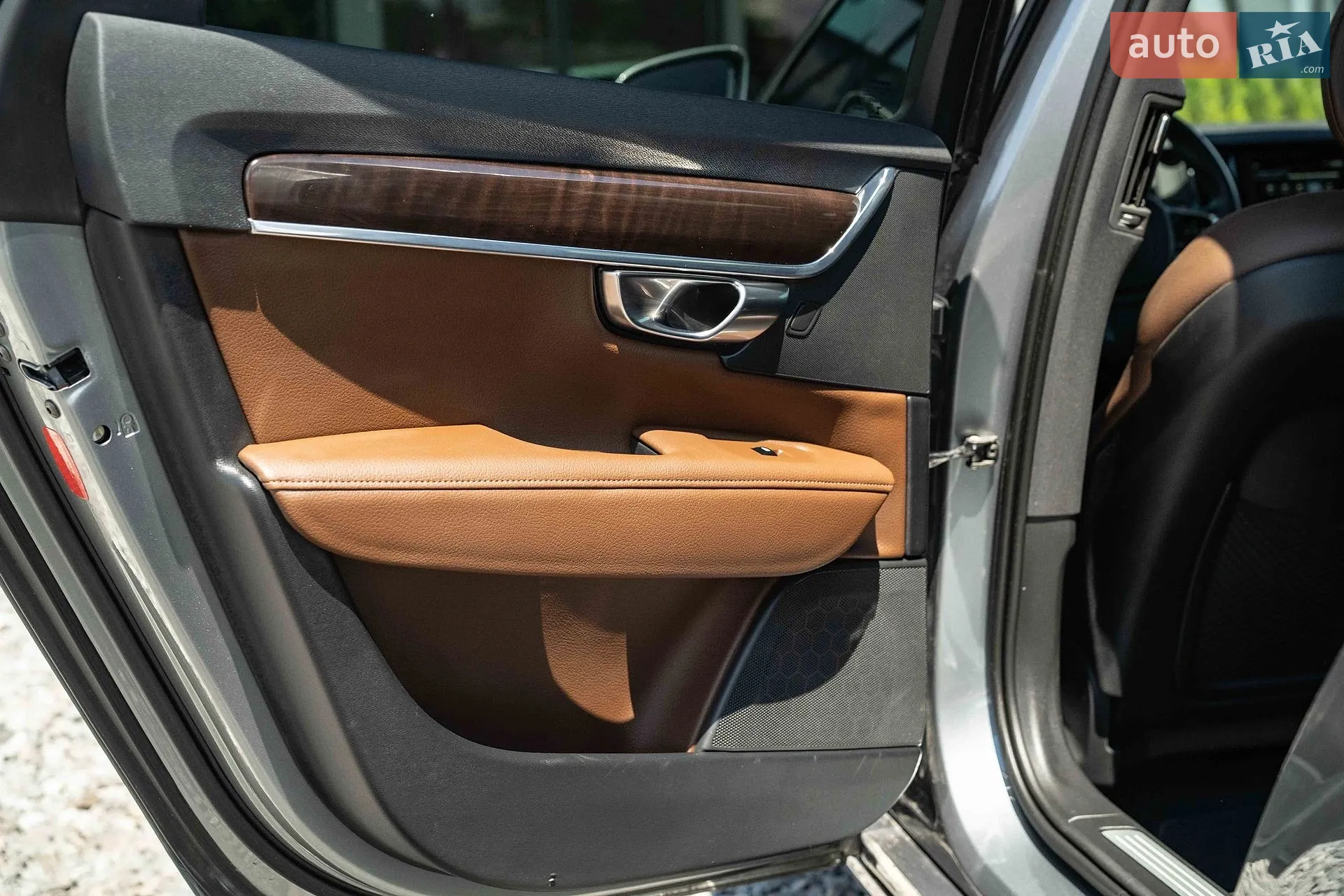 Volvo S90 2017 VIN LVYPS10BDJP038874 фото оголошення 46 з 48