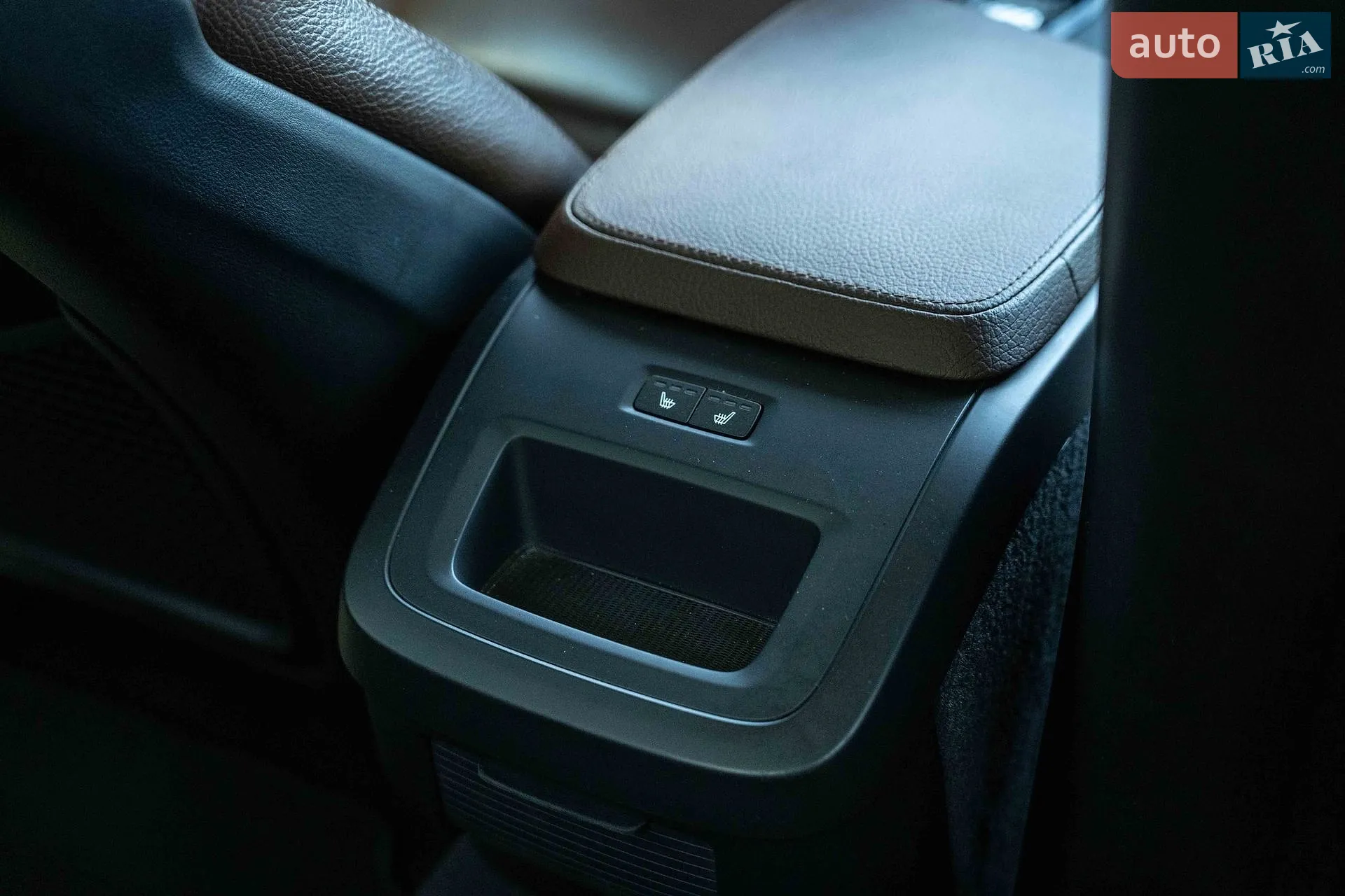 Volvo S90 2017 VIN LVYPS10BDJP038874 фото оголошення 42 з 48