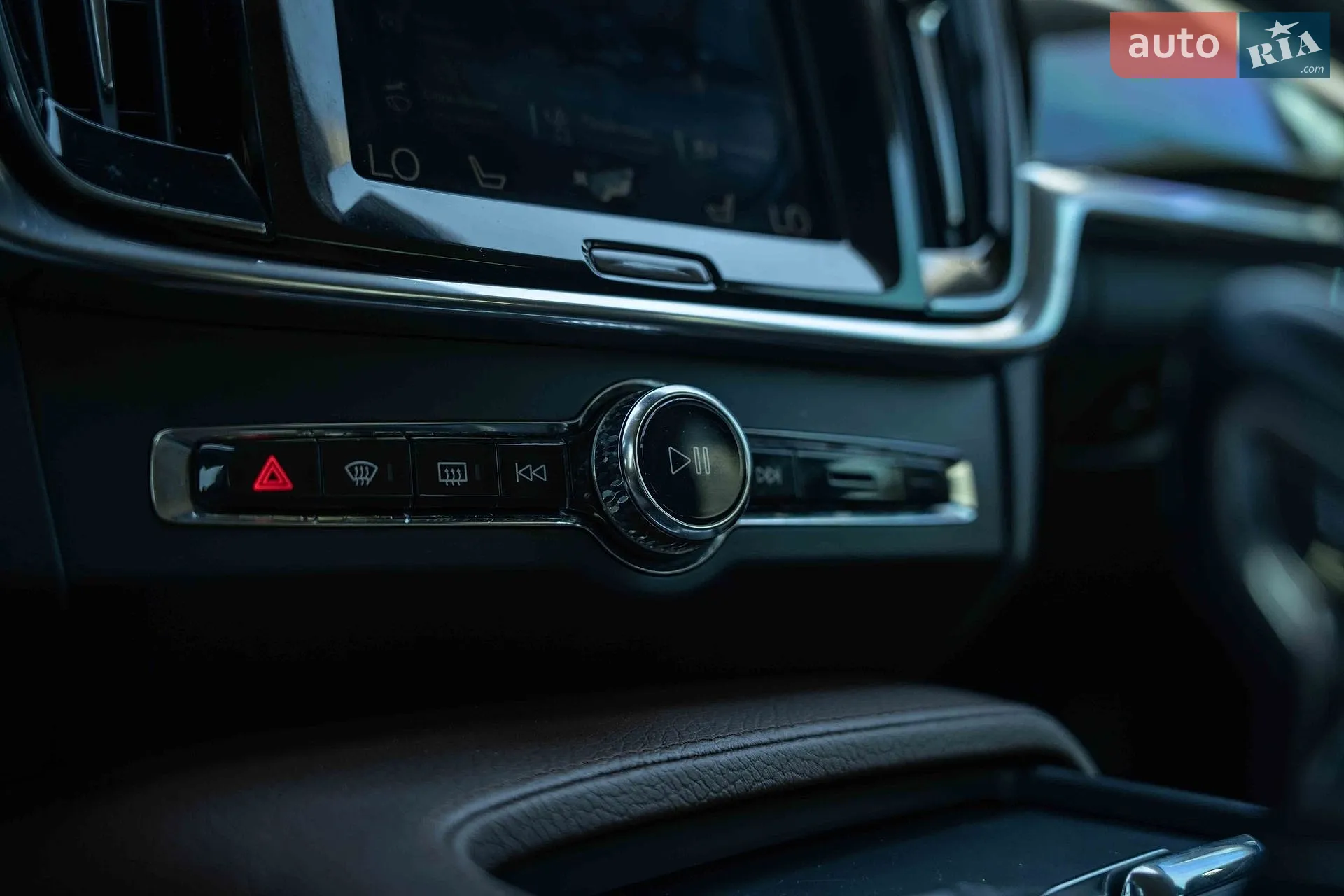 Volvo S90 2017 VIN LVYPS10BDJP038874 фото оголошення 34 з 48