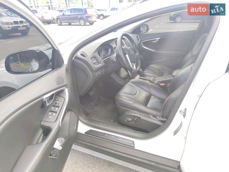 Хэтчбек Volvo V40 Cross Country 2016 в Борисполе
