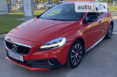 Хэтчбек Volvo V40 Cross Country 2018 в Киеве