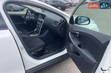 Хэтчбек Volvo V40 Cross Country 2015 в 