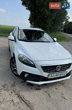 Хетчбек Volvo V40 Cross Country 2016 в 
