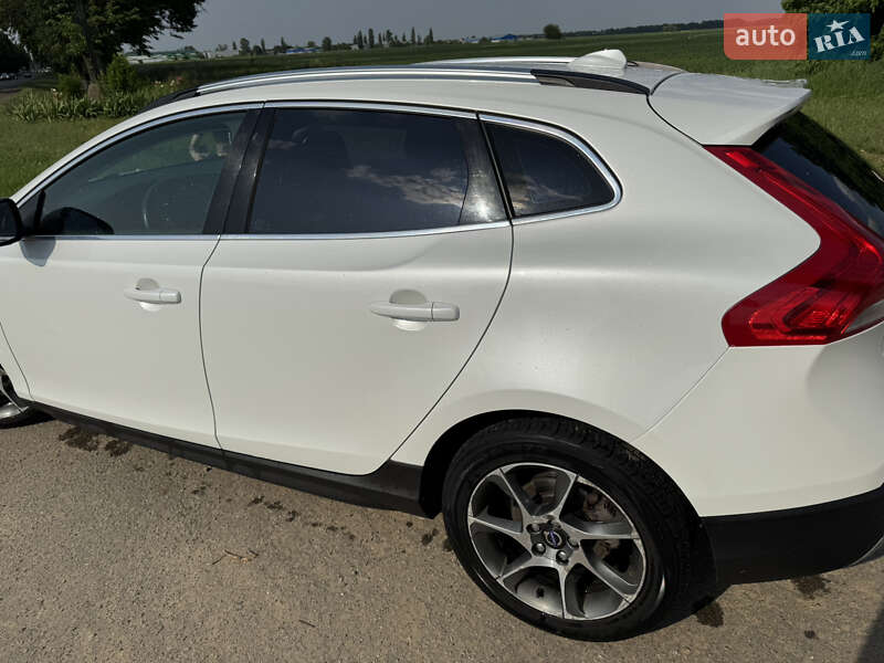 Хэтчбек Volvo V40 Cross Country 2016 в Киеве