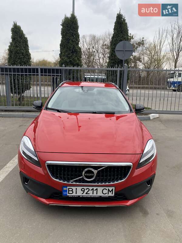 Хэтчбек Volvo V40 Cross Country 2017 в 
