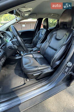 Хэтчбек Volvo V40 Cross Country 2014 в 