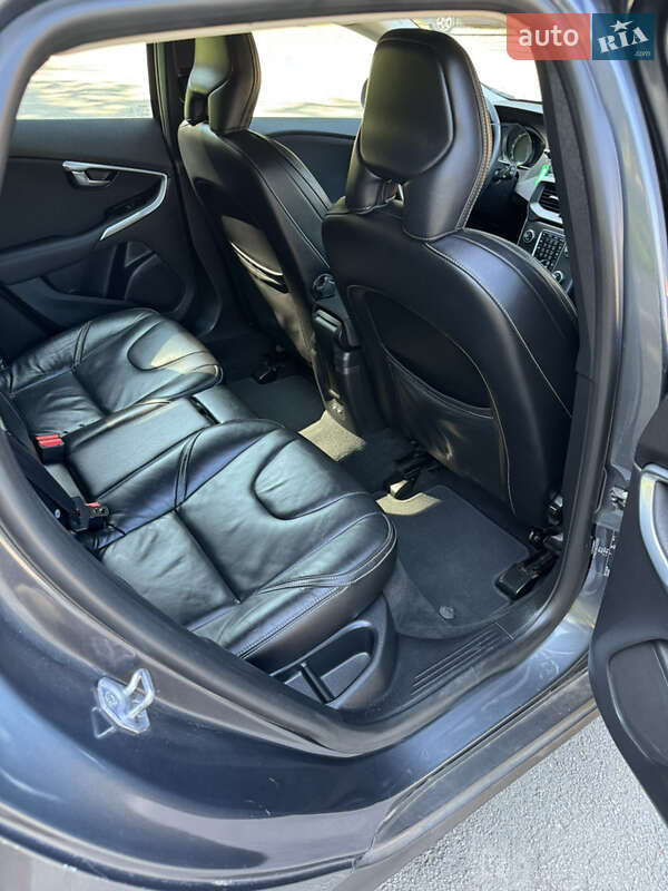 Хетчбек Volvo V40 Cross Country 2014 в Луцьку фото 46 Хетчбек Volvo V40 Cross Country 2014 в Луцьку