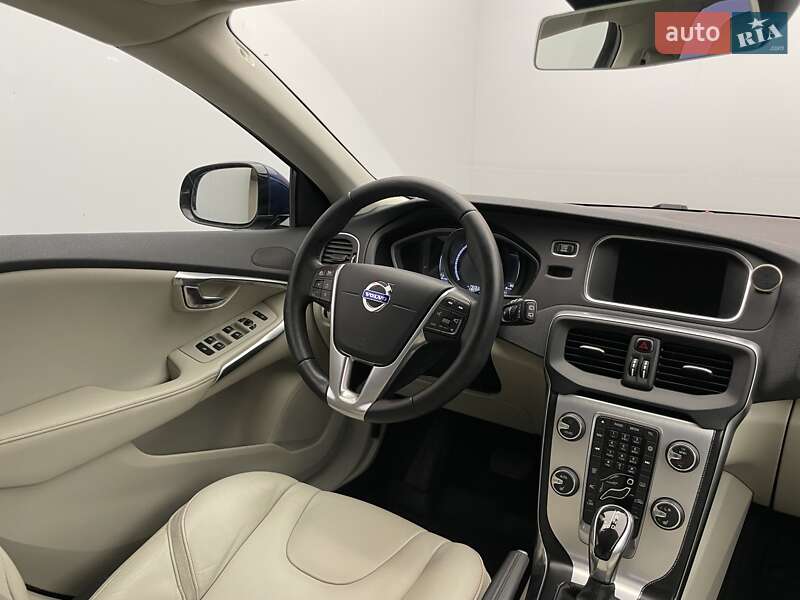 Хетчбек Volvo V40 Cross Country 2016 в Києві