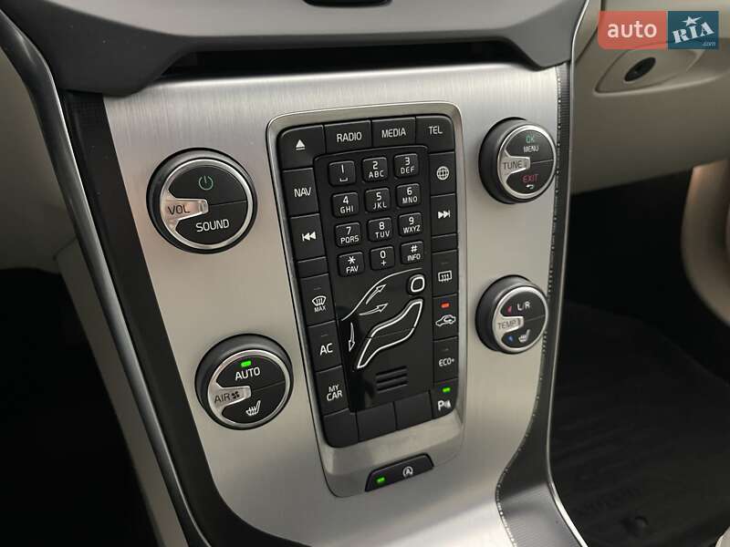 Хетчбек Volvo V40 Cross Country 2016 в Києві