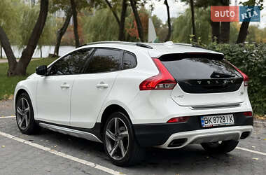Хэтчбек Volvo V40 Cross Country 2012 в 