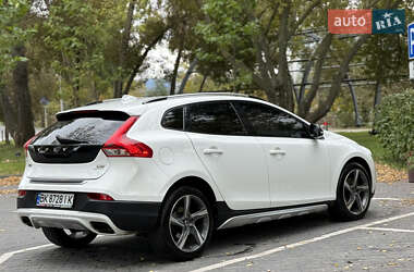 Хэтчбек Volvo V40 Cross Country 2012 в 