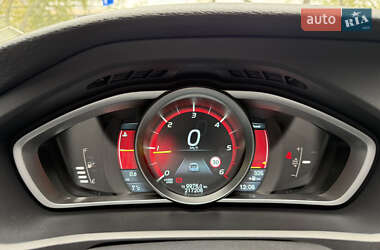 Хэтчбек Volvo V40 Cross Country 2012 в 