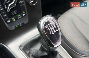 Хэтчбек Volvo V40 Cross Country 2012 в 
