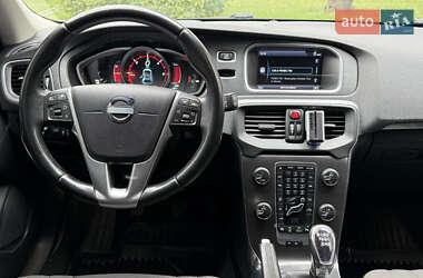 Хэтчбек Volvo V40 Cross Country 2012 в 
