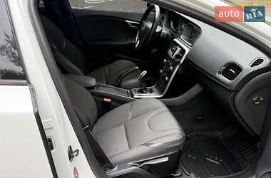 Хэтчбек Volvo V40 Cross Country 2012 в 