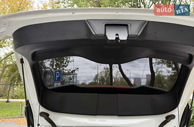 Хэтчбек Volvo V40 Cross Country 2012 в 