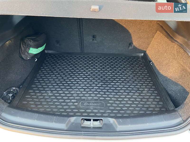 Хетчбек Volvo V40 Cross Country 2019 в Києві фото 19 Хетчбек Volvo V40 Cross Country 2019 в Києві