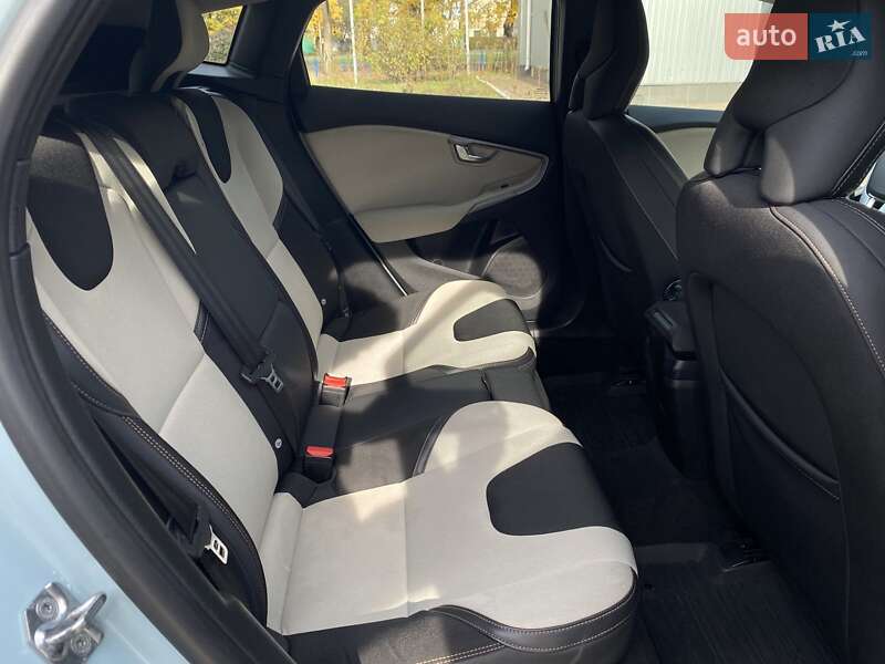 Хэтчбек Volvo V40 Cross Country 2017 в Николаеве фото 29 Хэтчбек Volvo V40 Cross Country 2017 в Николаеве