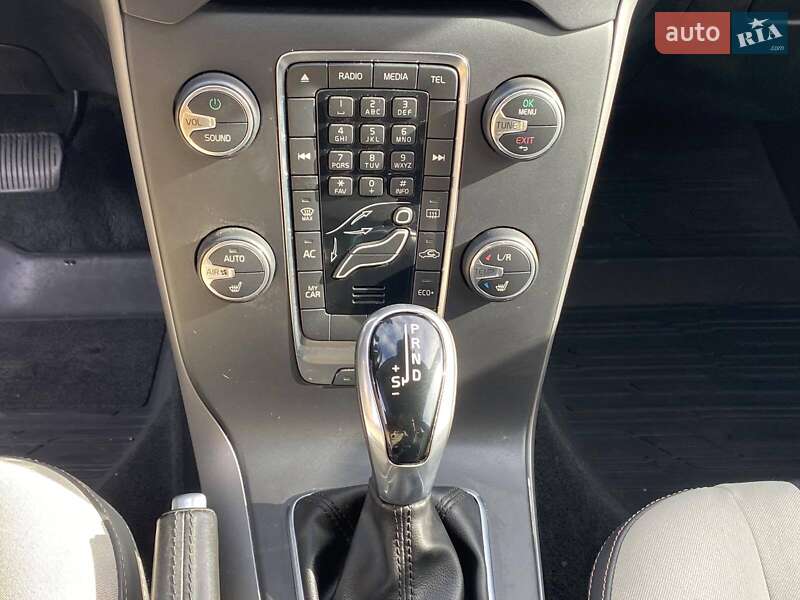 Хэтчбек Volvo V40 Cross Country 2017 в Николаеве фото 48 Хэтчбек Volvo V40 Cross Country 2017 в Николаеве